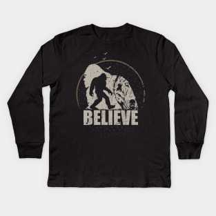 Believe bigfoot Kids Long Sleeve T-Shirt